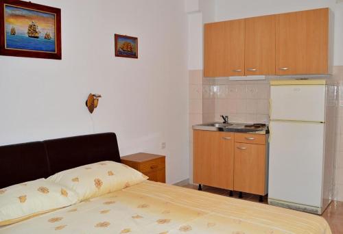 Apartments by the sea Pag - 13251 - image 13