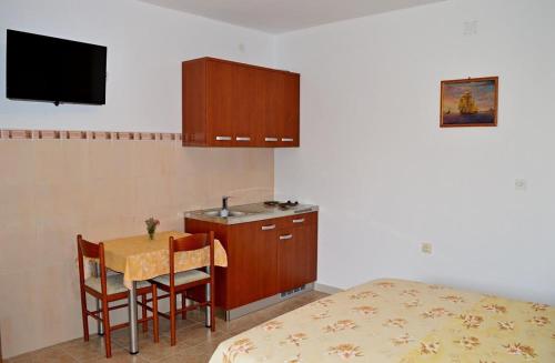Apartments by the sea Pag - 13251 - image 3