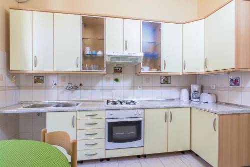 Apartments with WiFi Pula - 14582 - image 4