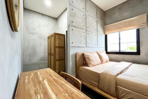 Rattanhaus R Signature