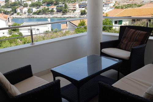 One-Bedroom Apartment with Terrace and Sea View