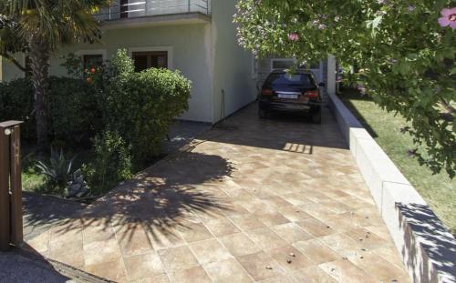 Apartments with a parking space Zadar - 14685 - image 2