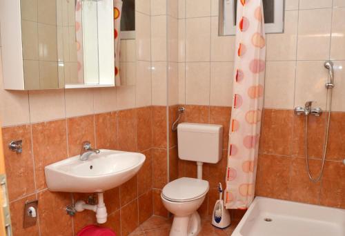 Apartment Gradac 13681d - image 3