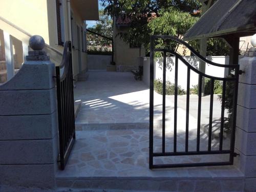 Family friendly seaside apartments Preko Ugljan - 14692 - image 7