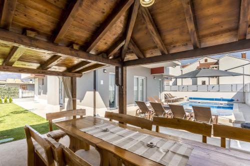 Luxury villa with a swimming pool Stobrec Split - 14700 - image 9