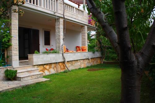 Apartments by the sea Sumartin, Brac - 14703 – khách sạn tại Sumartin