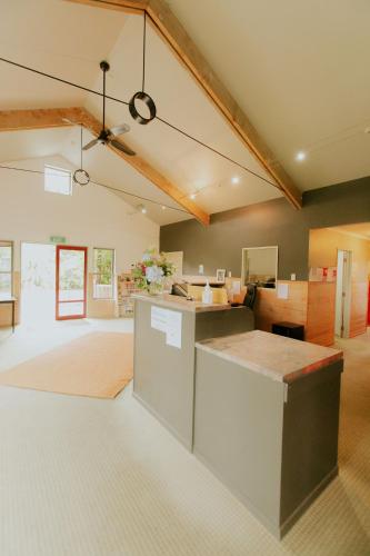 Bejárat, Waitomo Village Chalets home of Kiwipaka in Waitomo