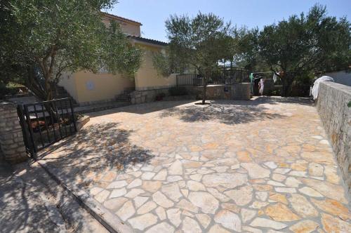  Apartments by the sea Necujam, Solta - 14729, Pension in Grohote