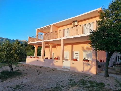  Apartments and rooms by the sea Rovanjska, Paklenica - 14732 in Rovanjska
