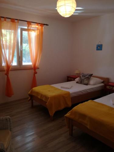 Apartments by the sea Maslinica Solta - 14748 - main image