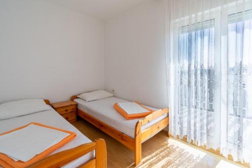 Two-Bedroom Apartment with Terrace and Sea View image 10