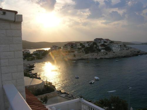 Family friendly seaside apartments Sevid Trogir - 14790 - image 12