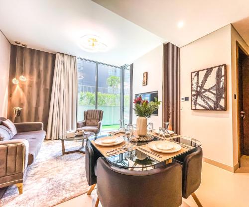 STAY BY LATINEM Luxury 1BR Holiday Home CV A107 near Burj Khalifa, Dubaj (zdjęcie 2)