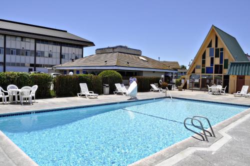 Economy Inn Fresno Yosemite - 수영장