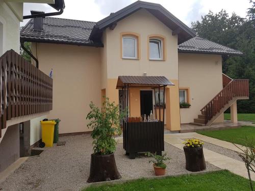  Apartments with a swimming pool Smoljanac, Plitvice - 14603 in Plitvička Jezera