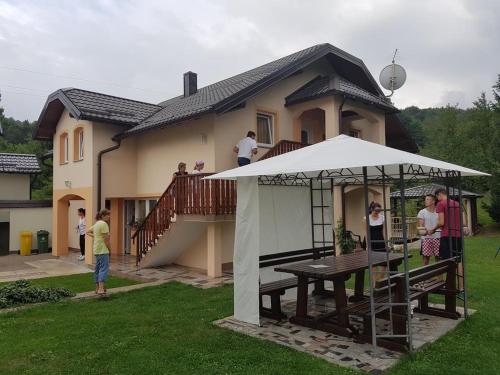  Apartments with a swimming pool Smoljanac, Plitvice - 14603 in Plitvička Jezera