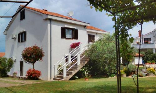  Apartments with a parking space Njivice, Krk - 14932 in Njivice