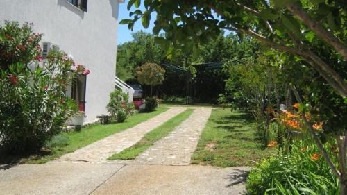 Apartments with a parking space Njivice Krk - 14932 - image 8