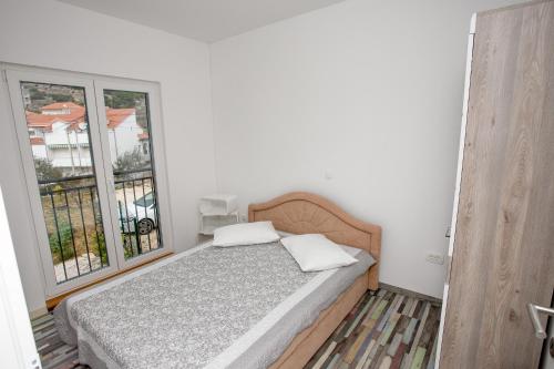 Apartments with a parking space Sumpetar Omis - 14941 - image 9