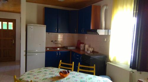 Apartments with a parking space Rukavac Vis - 13337 - image 4