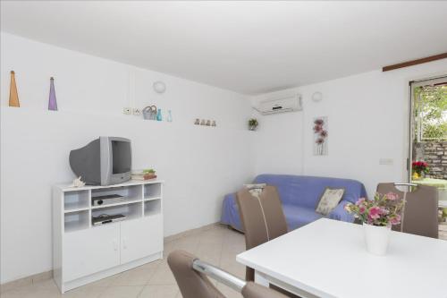 Apartments by the sea Stomorska Solta - 14960 - image 9