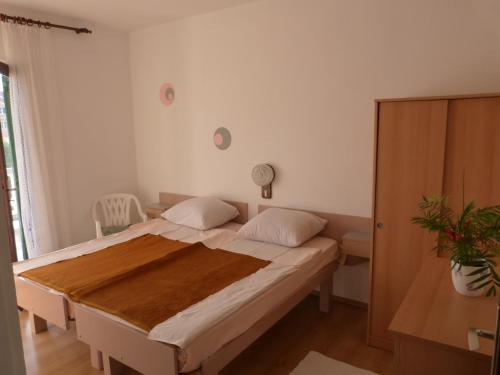Apartments with a parking space Palit Rab - 14996 - image 14