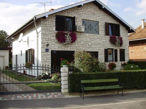 Viesnīcas āriene, Twin Room Knezevi Vinogradi 15024d in Kneževi Vinogradi