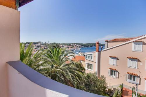 One-Bedroom Apartment with Balcony and Sea View image 1