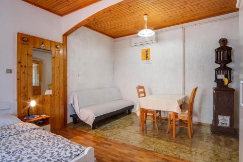 Studio with Terrace room in Apartments with a parking space Mali Losinj (Losinj) - 15050