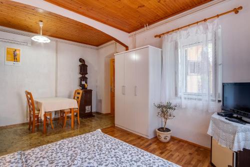 Studio with Terrace image 8