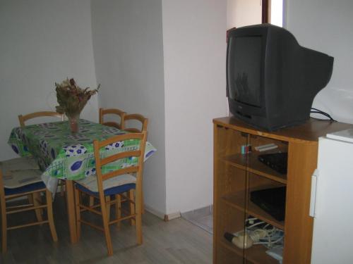 Two-Bedroom Apartment with Terrace image 6