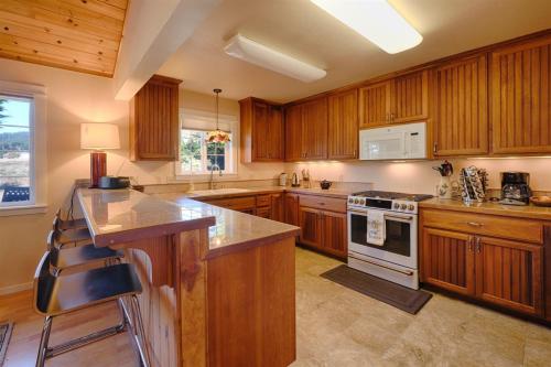 Elk Meadows House - image 11