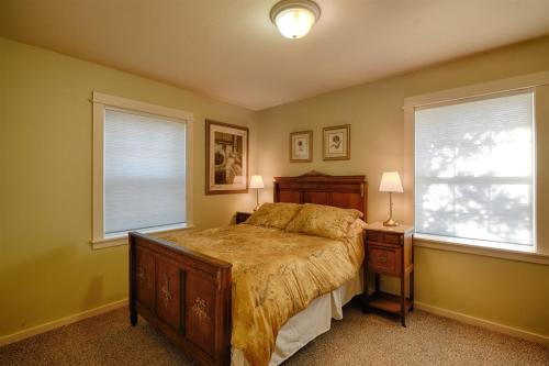 Elk Meadows House - image 13