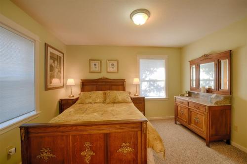 Elk Meadows House - image 14