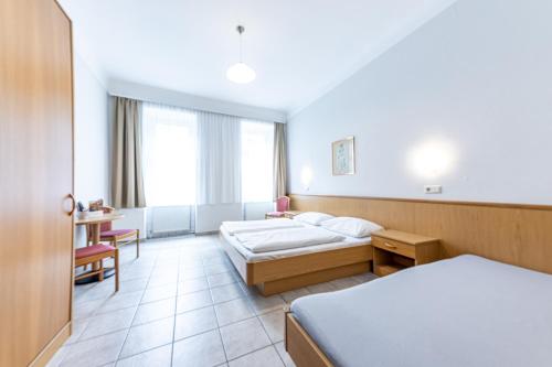 Triple Room image 3