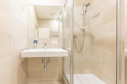 Double or Twin Room image 4