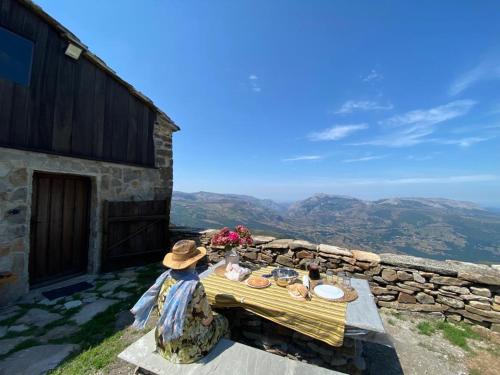Tiñones cabaña pasiega (Tinones cabana pasiega) in Valcaba