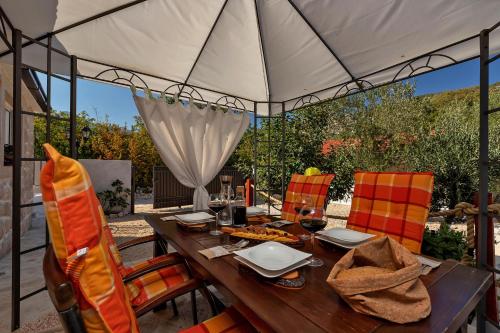 Viesnīcas āriene, Villa Melita - Heated pool, Speed Internet within Nature Park in Zupa
