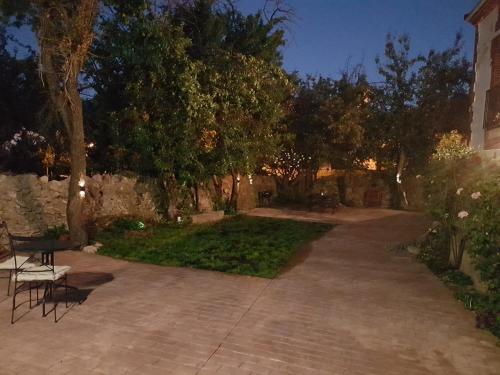 La Casa de los Abuelos Valentín (La Casa de los Abuelos Valentin) in Alameda del Valle
