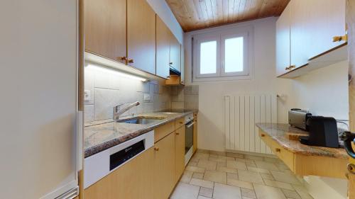 keuken, 5min. from the ski slopes Crans-Montana, 2 bedrooms, covered parking in Chermignon
