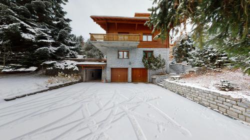 Buitenkant, 5min. from the ski slopes Crans-Montana, 2 bedrooms, covered parking in Chermignon