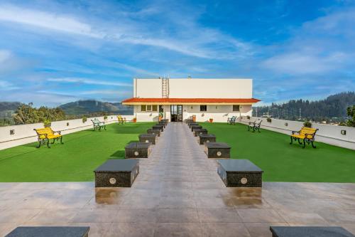 Vista/Panorama, Sterling Ooty Elk Hill in Ooty