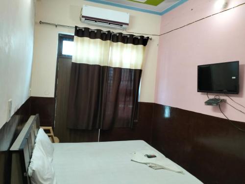 Suresh Guest House & Hotel By WB Inn