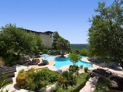 CozySuites Stunning 1BR Condo in Mountain Resort