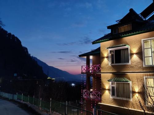 LUXURY PLANET RESORT MANALI