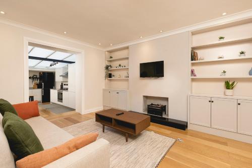 PenthouseStays Chelsea - Luxury 2 Bedroom Apartment w/King Bed - near King's Road