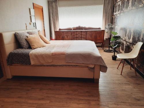 Izegem: Huis met een Uitzicht (5 slaapkamers, 12 personen)