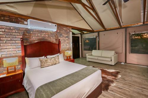 Manong Game Lodge in Lobatse