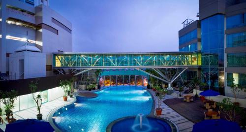 Πισίνα, Horison Ultima Bekasi Hotel in Μπεκάσι