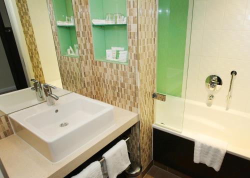 Crowne Plaza READING EAST Room Type - Standard Twin Room